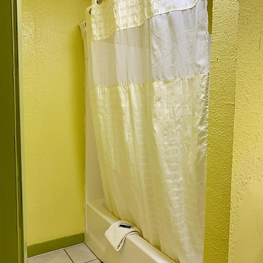 Luxury Inn Midland Dış mekan fotoğraf